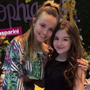 'Muito amor por essa princesa! Sucesso e felicidade sempre', escreveu Larissa Manoela no Instagram