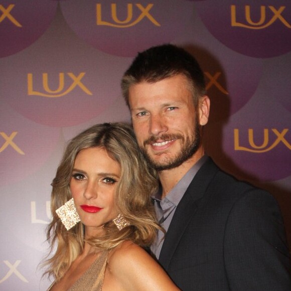 Rodrigo Hilbert, marido de Fernanda Lima, levou bronca por fazer vídeo enquanto dirigia