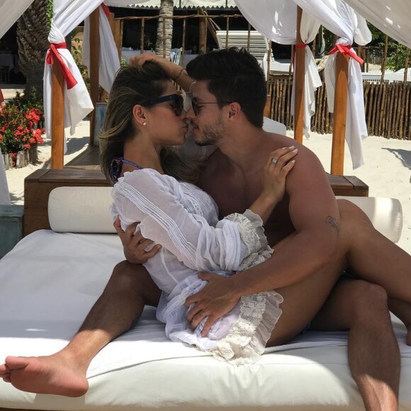 Mayra Cardi vai se casar com Arthur Aguiar no segundo semestre de 2018 em Fernando de Noronha.