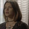 Cibele (Bruna Linzmeyer) revela diante de Ruy (Fiuk) e sua família que Ritinha (Isis Valverde) é bígama, na novela 'A Força do Querer'