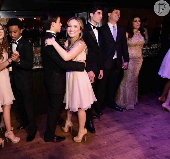 Larissa Manoela dançou com Thomaz Costa, seu ex-namorado, em festa de aniversário