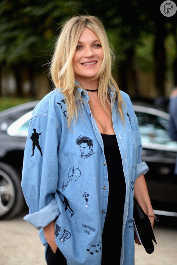 O camisão jeans de Kate Moss contava com referências a Elvis, o 'Rei do Rock'