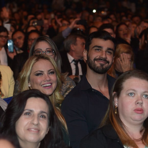 Ellen Rocche e Rogério Oliveira foram clicados juntos em show do Roberto Carlos na última sexta-feira, 1 de setembro de 2017