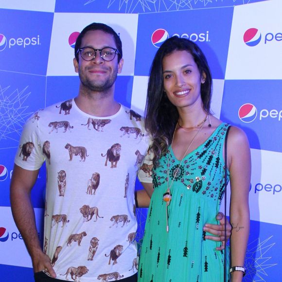 Último registro de Rainer Cadete com Taianne Raveli foi no Desfile Bianca Gibbon, em maio de 2017