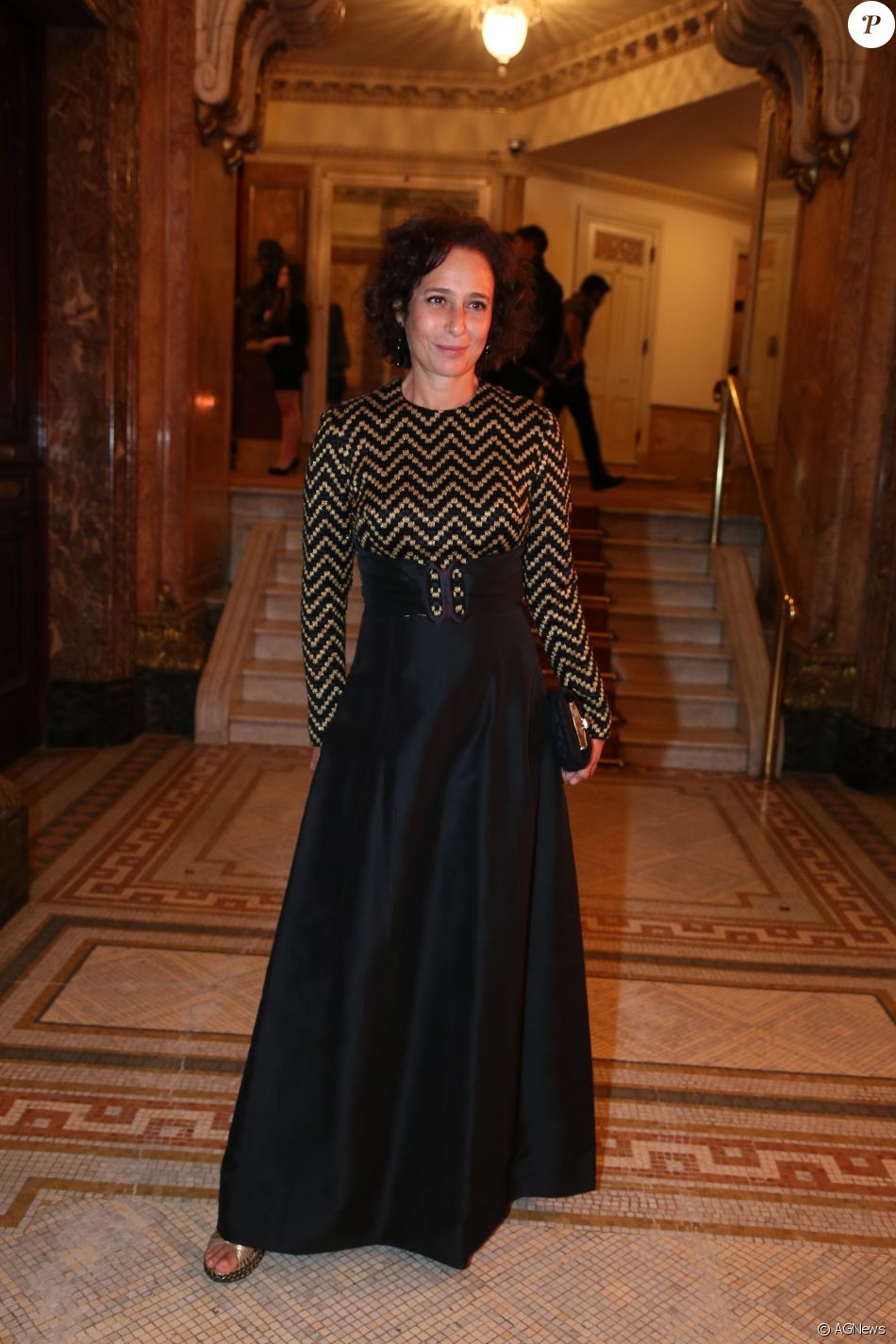 saia longa com cinto grosso