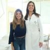 Mariana Santos posa ao lado de sua médica endocrinologista Dra. Denise Portugal