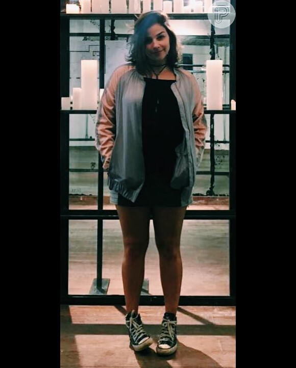 Gabriela Medvedovski, de 'Malhação', tem preferências por jaquetas larguinhas e looks casuais