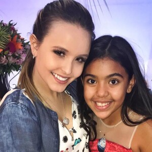 Larissa Manoela e Thomaz Costa foram contratados como presença VIP em aniversário da filha do jogador Paulinho, Bia, nesta quarta-feira, 6 de setembro de 2017