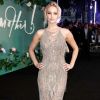 Jennifer Lawrence usou look Versace, da coleção outono 2017 da grife, na première do filme 'Mother!', em Londres, na Inglaterra, nesta quarta-feira, 6 de setembro de 2017