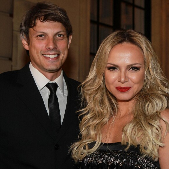 Noivo de Eliana, Adriano Ricco prometeu mostrar o rosto da filha aos fãs na quarta-feira, 6 de setembro de 2017