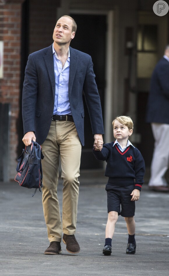 O pequeno George foi levado a aula pelo pai, Príncipe William