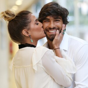 Deborah Secco, mulher de Hugo Moura, revelou ter traído todos os seus ex-namorados