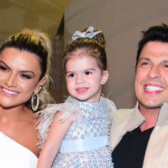 Valentina completou 3 anos de idade em agosto e ganhou uma festa com o tema 'Cinderella'