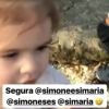 Mirella Santos filma Valentina cantando Simone e Simaria nesta sexta-feira, dia 08 de setembro de 2017