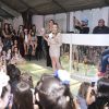 Larissa Manoela cantou o single 'Boy Chiclete', durante encontro com fãs em São Paulo