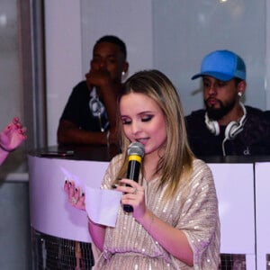 Larissa Manoela cantou e respondeu perguntas dos fãs durante o evento desta sexta-feira, 8 de setembro de 2017