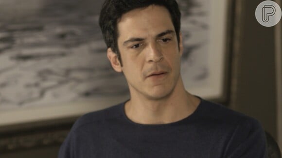 Eric (Mateus Solano) descobre que Luiza (Camila Queiroz) e Antônia (Vanessa Giácomo) procuraram Isabel (Regina Gutman), na novela 'Pega Pega'