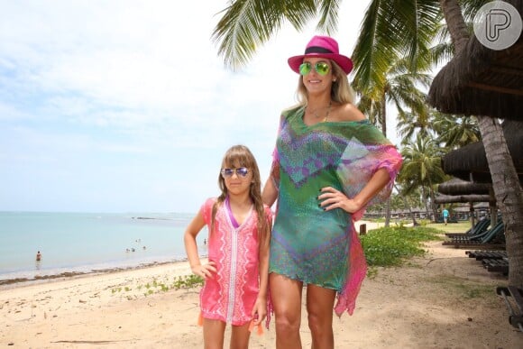 Rafaella Justus posou com a mãe, Ticiane Pinheiro, em um resort na Bahia