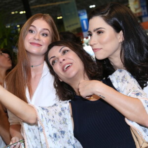 Marina Ruy Barbosa faz selfie com Thalita Rebouças e Olivia Torres