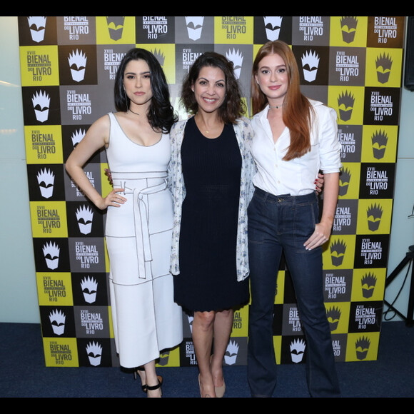 Marina Ruy Barbosa posa com Thalita Rebouças e Olivia Torres antes de debate