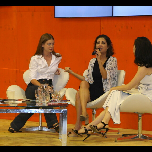 Marina Ruy Barbosa esteve no debate ao lado de Thalita Rebouças e Olivia Torres