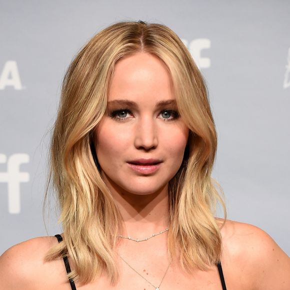 Jennifer Lawrence exibiu a silhueta enxuta no Festival Internacional de Cinema de Toronto, que acontece no Canadá de 7 a 17 de setembro de 2017