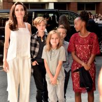 Angelina Jolie leva filhos a festival de cinema e exibe visual mais magro. Fotos