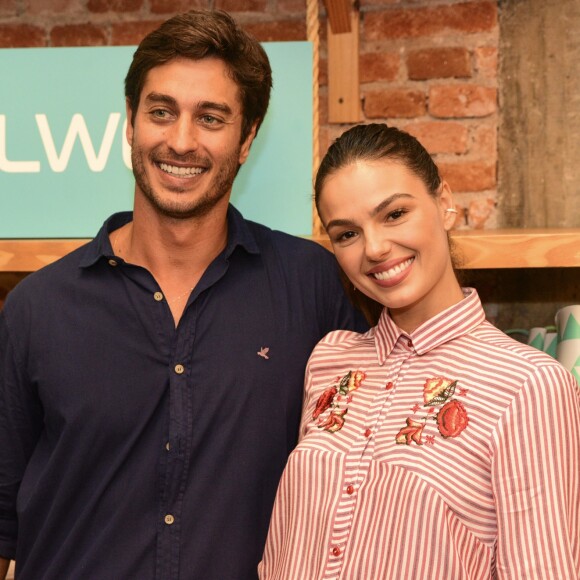 Isis Valverde estrelou campanha com namorado, o modelo André Rezende