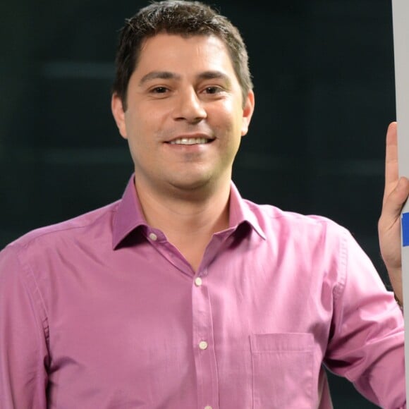 Evaristo Costa rebateu um seguidor que criticou sua barba no Twitter nesta segunda-feira, 11 de setembro de 2017