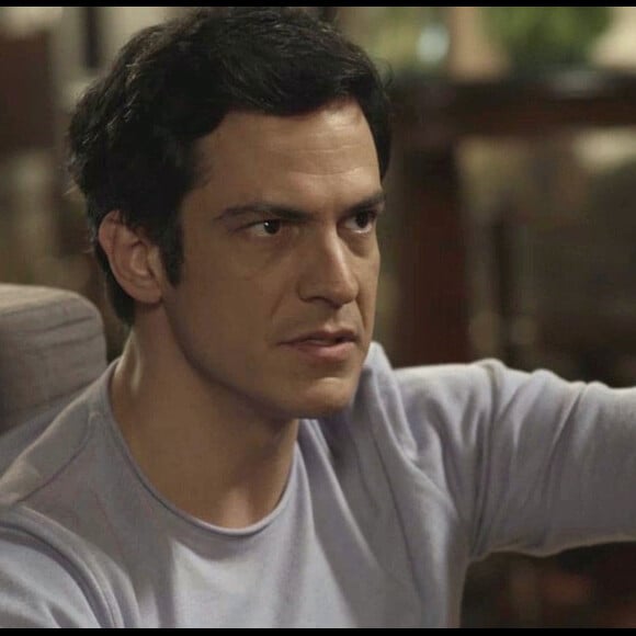 Eric (Mateus Solano) é confrontado por Luiza (Camila Queiroz) e decide revelar toda a verdade, na novela 'Pega Pega'