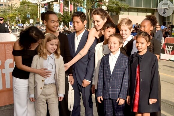 Angelina Jolie levou os seis filhos para a première do filme 'First They Killed My Father' no Festival de Cinema de Toronto, nesta segunda-feira, 11 de setembro de 2017