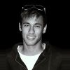 Depois de se transferir para a Espanha, Neymar assinou um novo contrato com a Police, marca de óculos de luxo, intermediado pela Doyen