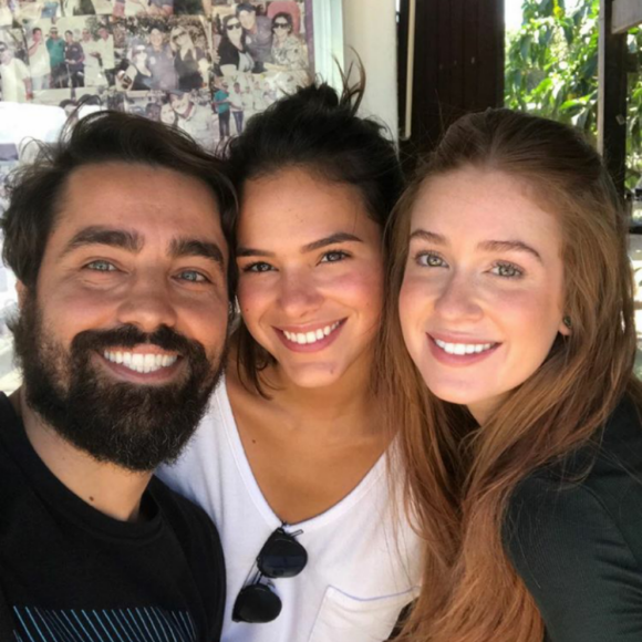 Marina Ruy Barbosa e Marina Ruy Barbosa posaram com o ator Ricardo Pereira durante a preparação para novela