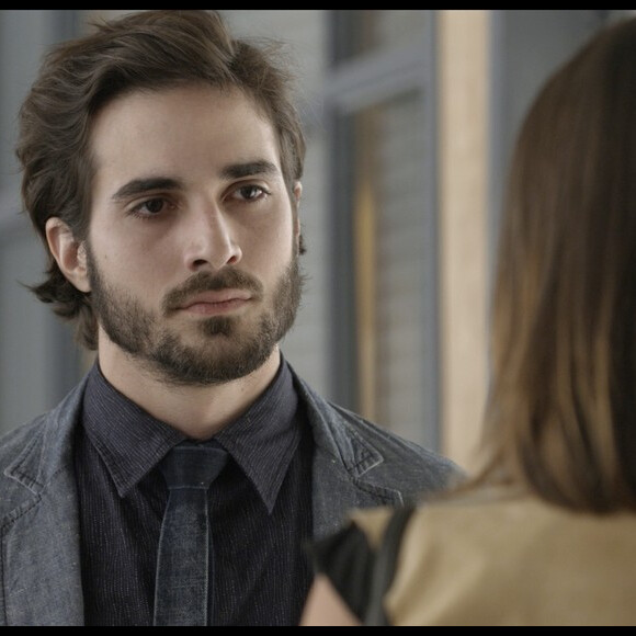 Ruy (Fiuk) fica chocado quando Cibele (Bruna Linzmeyer) diz que que Ritinha (Isis Valverde) 'estava de caso' com Zeca (Marco Pigossi), na novela 'A Força do Querer'