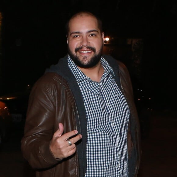 Tiago Abravanel se posicionou diante das críticas de Fernanda Lima: 'Meu avô é um ícone da televisão. Se de alguma forma, a Fernanda se sentiu ofendida, no mínimo serviu pra ele prestar atenção'