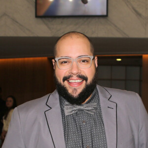 'A Fernanda se colocou e eu não discordo dela. Se ofendeu, ela tem o direito de se colocar', assegurou Tiago Abravanel