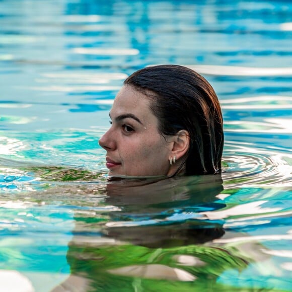 'Nos próximos capítulos ela vai começar a sofrer por ter sido tão inconsequente', contou Isis Valverde sobre sua sereia
