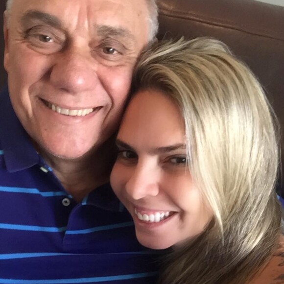 Marcelo Rezende é namorado de Lu Lacerda. 'Juntos somos mais fortes', escreveu a carioca em sua Instagram, na madrugada desta quinta-feira, 14 de setembro de 2017
