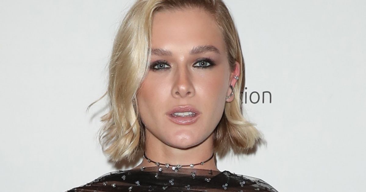 Fiorella Mattheis exibiu o look Dior transparente no baile de gala