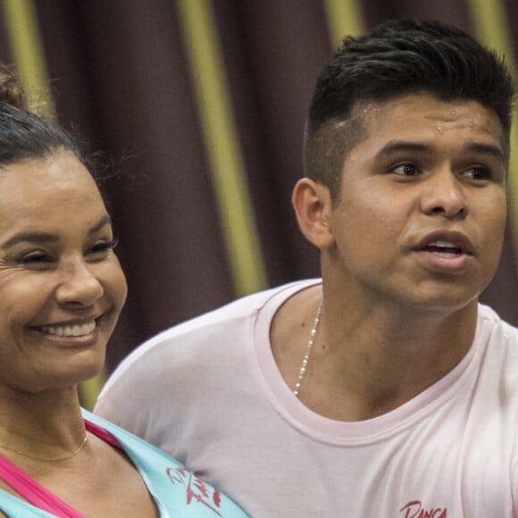 Solange Couto está feliz com a escola de crossfit que abriu em Recife, Pernambuco: 'Tem cinco meses que abrimos o espaço e tem quase 300 alunos. Na nossa cidade tem só a nossa academia, um espaço de 600 metros quadrados. E aos poucos, eu estou aderindo à essa atividade'