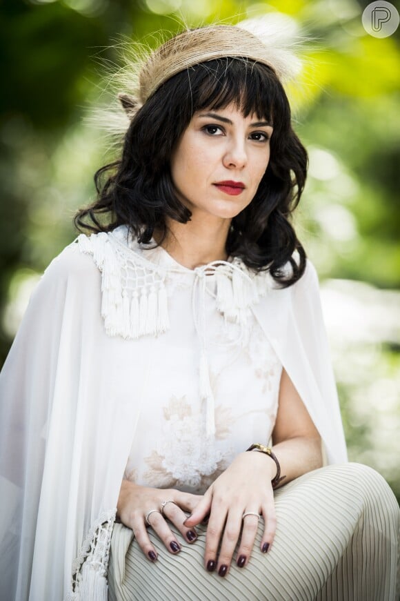 Andreia Horta é Lucinda na novela 'Tempo de Amar'