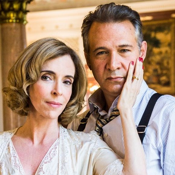 Deborah Evelyn e Nelson Freitas são Alzira e Bernardo na novela 'Tempo de Amar'