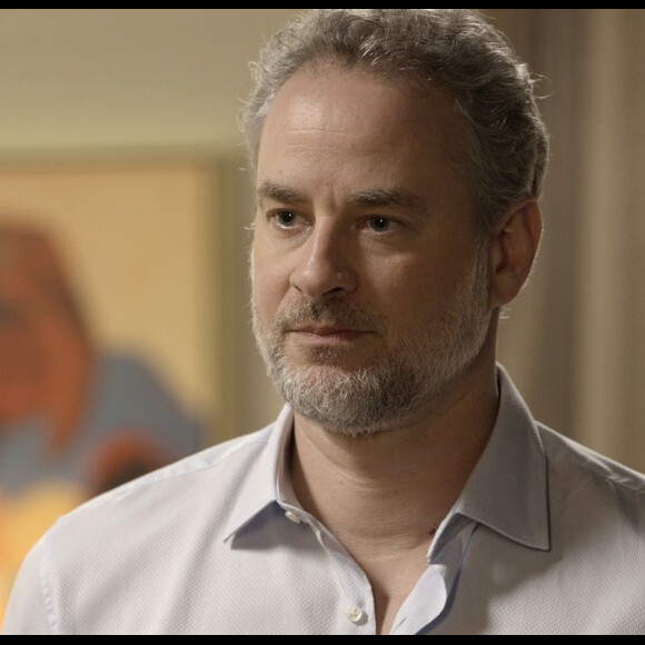 Eugênio (Dan Stulbach) admite para Joyce (Maria Fernanda Cândido) que é pai do filho de Irene (Débora Falabella), na novela 'A Força do Querer'