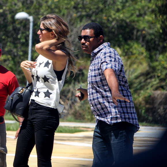 Gisele Bündchen é clicada ao deixar heliponto da Lagoa