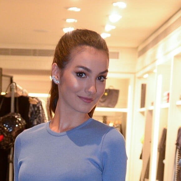 Marina Moschen falou sobre a caracterização de sua personagem para novela 'Deus Salve o Rei'
