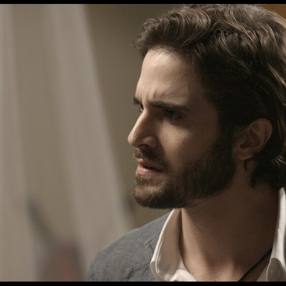 Ruy (Fiuk) descobre que foi traído por Ritinha (Isis Valverde) e decide se vingar impedindo-a de ver o filho, na novela 'A Força do Querer'