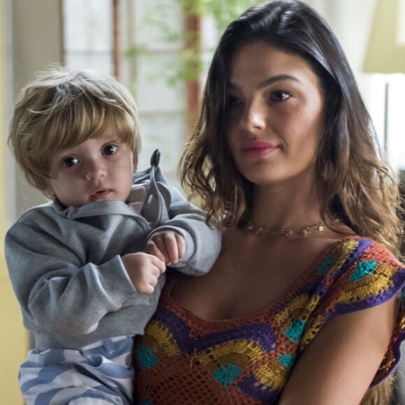 Ritinha (Isis Valverde) é desmascarada como bígama e perde a guarda provisória de Ruyzinho, na novela 'A Força do Querer'