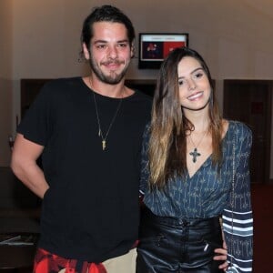 Giovanna Lancellotti e Gian Luca Ewbank se divertem com Títi, filha da irmã do artista