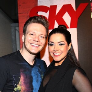 Thais Fersoza apostou em um look all black para curtir o festival de música com o marido