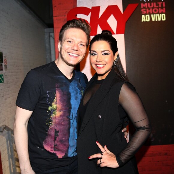 Thais Fersoza apostou em um look all black para curtir o festival de música com o marido